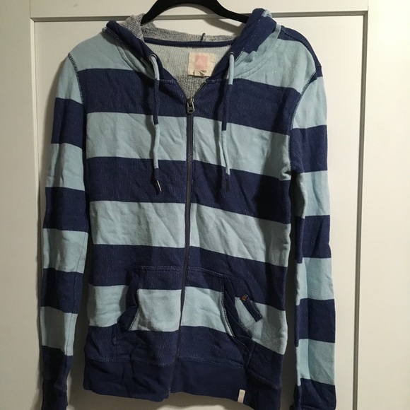 Women’s Quiksilver zip up. - Picture 1 of 3